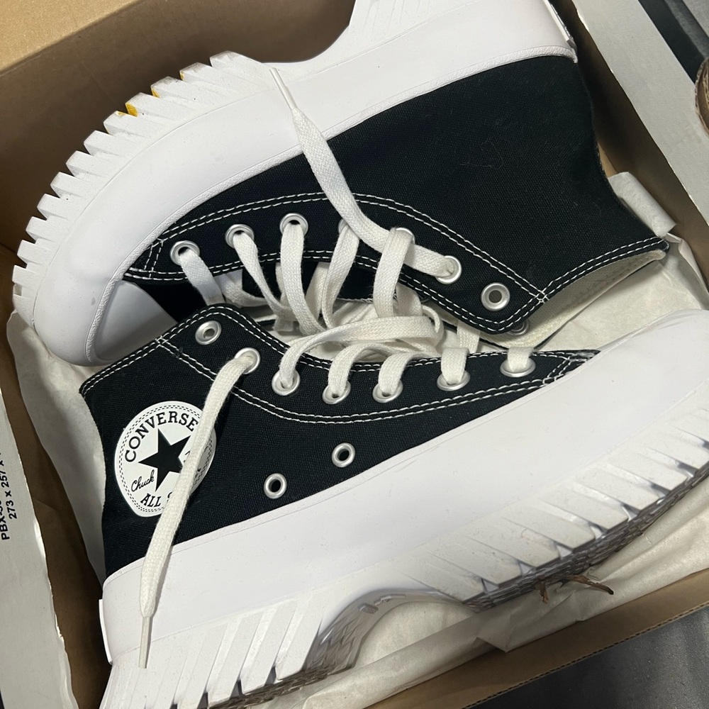 Converse All star Lugged High Top- worn twice size 6 1/2